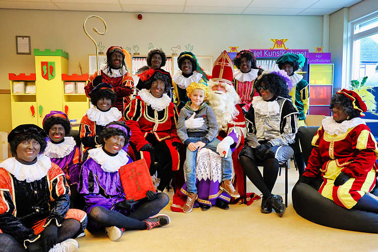 Aankomst van de Sint en zijn Zwarte Pieten in Waarder_104